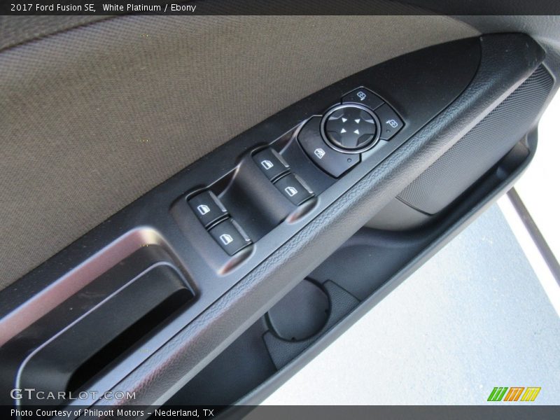 White Platinum / Ebony 2017 Ford Fusion SE
