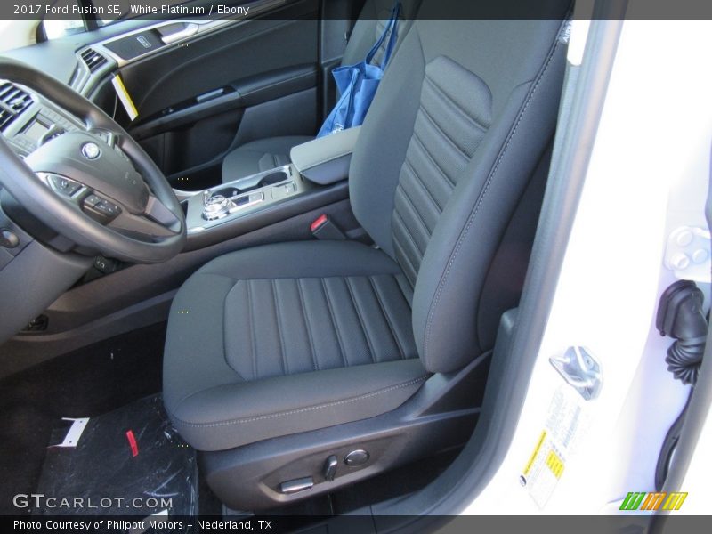White Platinum / Ebony 2017 Ford Fusion SE