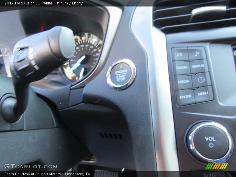 White Platinum / Ebony 2017 Ford Fusion SE