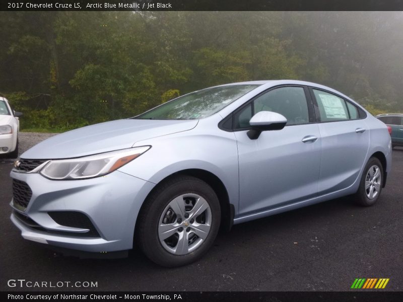 Front 3/4 View of 2017 Cruze LS