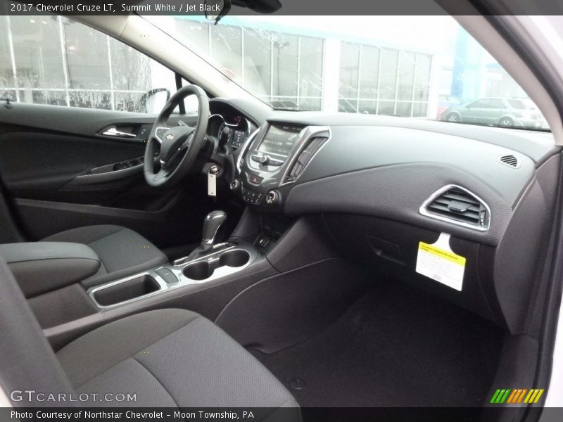 Summit White / Jet Black 2017 Chevrolet Cruze LT
