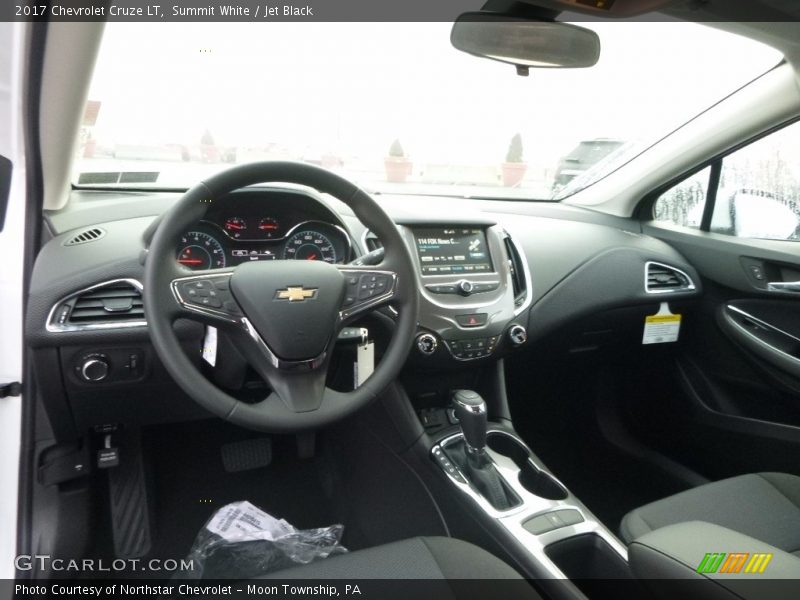 Summit White / Jet Black 2017 Chevrolet Cruze LT