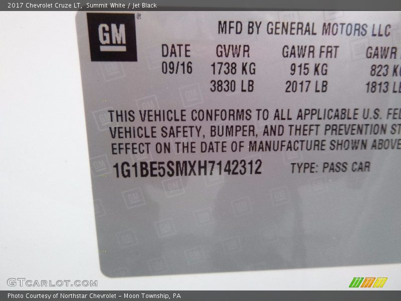 Summit White / Jet Black 2017 Chevrolet Cruze LT