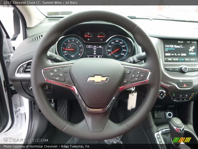 Summit White / Jet Black 2017 Chevrolet Cruze LT