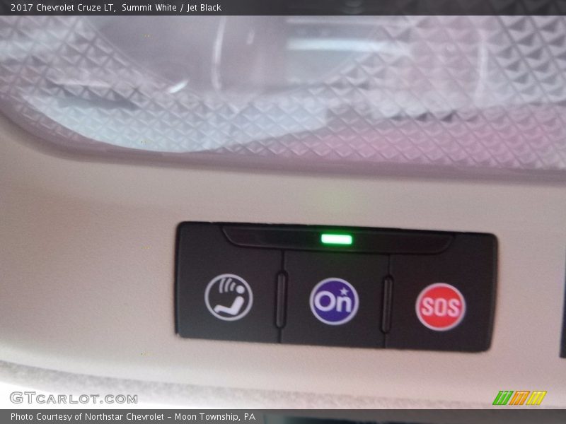 Summit White / Jet Black 2017 Chevrolet Cruze LT