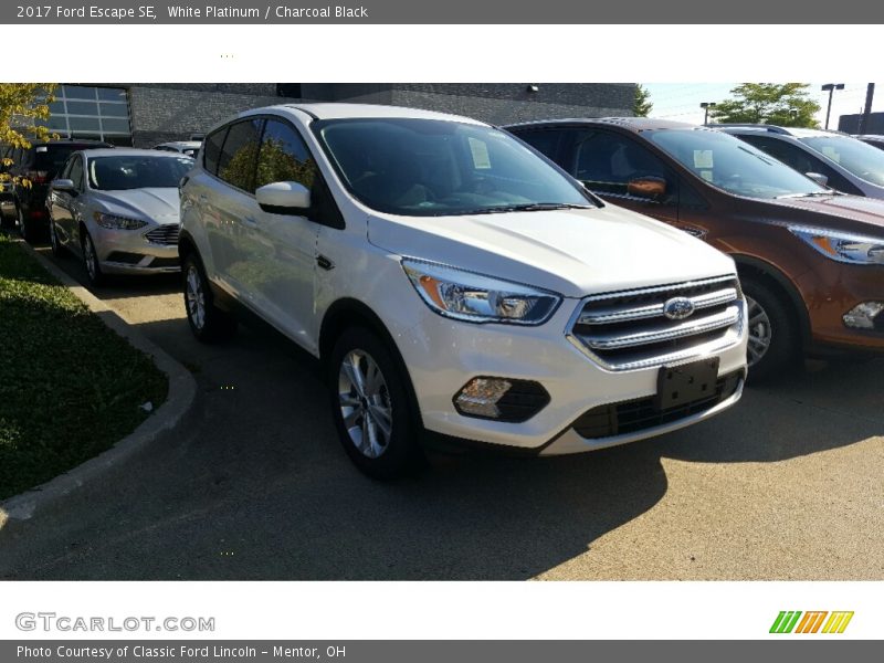 White Platinum / Charcoal Black 2017 Ford Escape SE