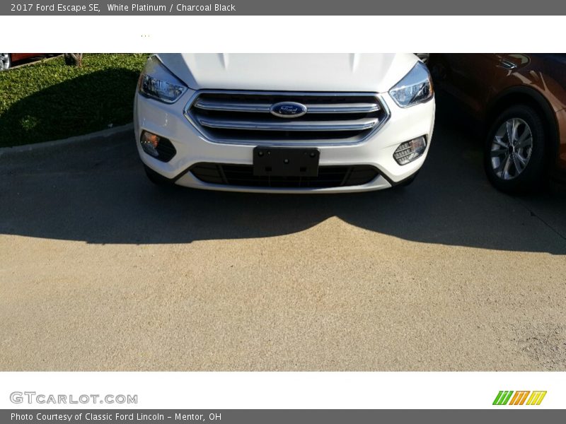 White Platinum / Charcoal Black 2017 Ford Escape SE