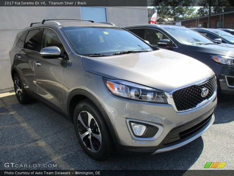 Front 3/4 View of 2017 Sorento EX V6