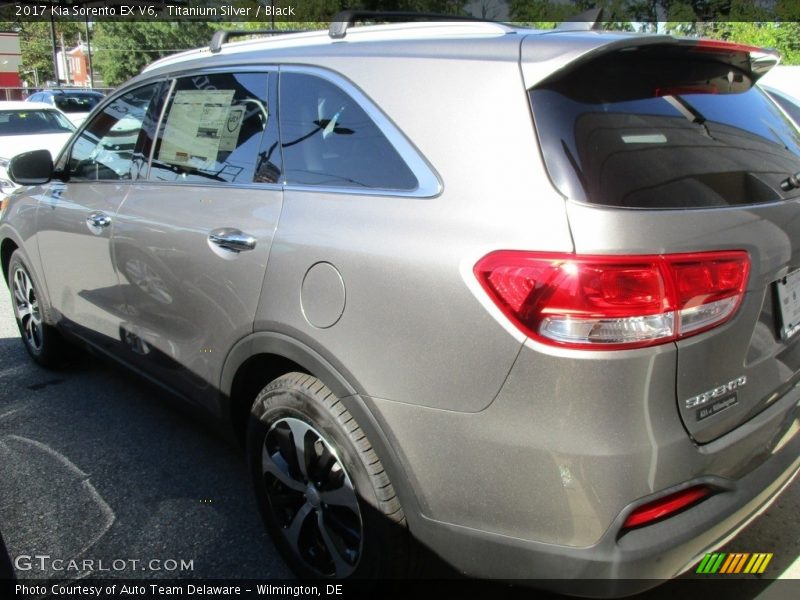 Titanium Silver / Black 2017 Kia Sorento EX V6