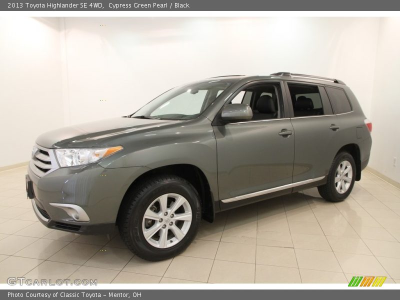 Front 3/4 View of 2013 Highlander SE 4WD