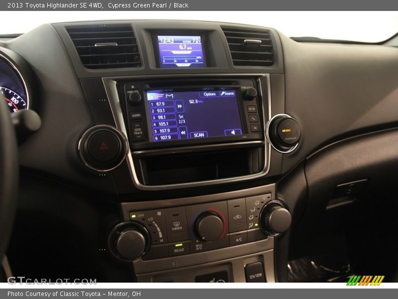 Cypress Green Pearl / Black 2013 Toyota Highlander SE 4WD