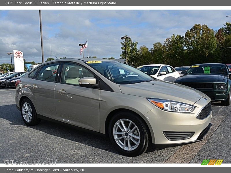 Tectonic Metallic / Medium Light Stone 2015 Ford Focus SE Sedan