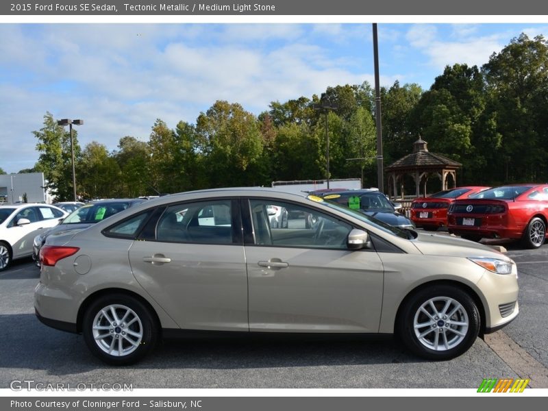 Tectonic Metallic / Medium Light Stone 2015 Ford Focus SE Sedan