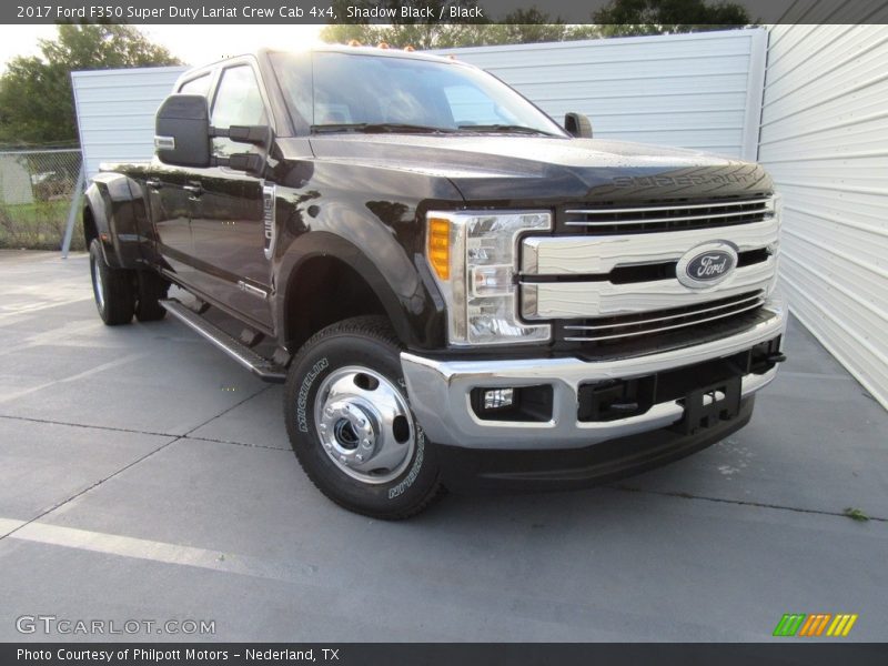Front 3/4 View of 2017 F350 Super Duty Lariat Crew Cab 4x4