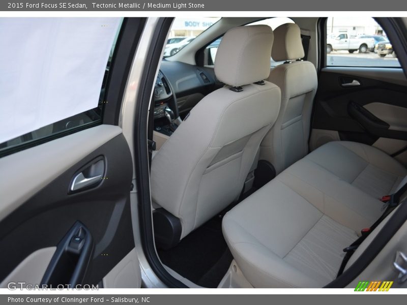 Tectonic Metallic / Medium Light Stone 2015 Ford Focus SE Sedan