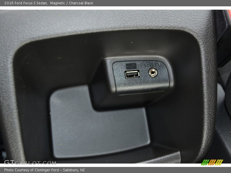 Magnetic / Charcoal Black 2016 Ford Focus S Sedan