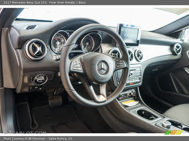 Polar Silver Metallic / Black 2017 Mercedes-Benz GLA 250