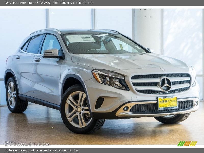Polar Silver Metallic / Black 2017 Mercedes-Benz GLA 250