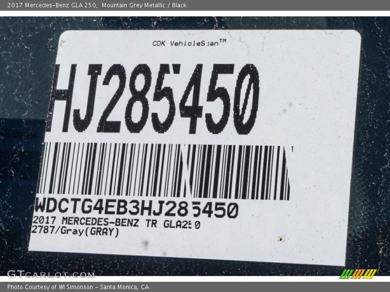 Mountain Grey Metallic / Black 2017 Mercedes-Benz GLA 250