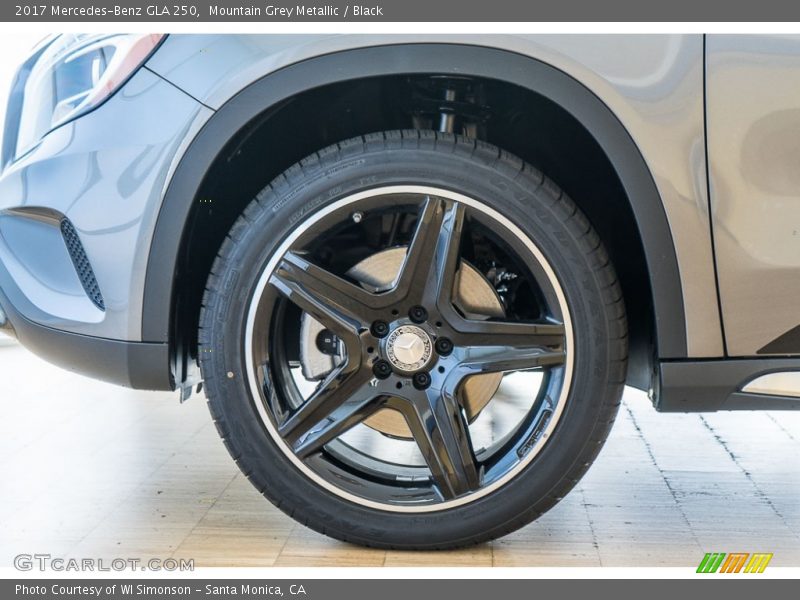 Mountain Grey Metallic / Black 2017 Mercedes-Benz GLA 250