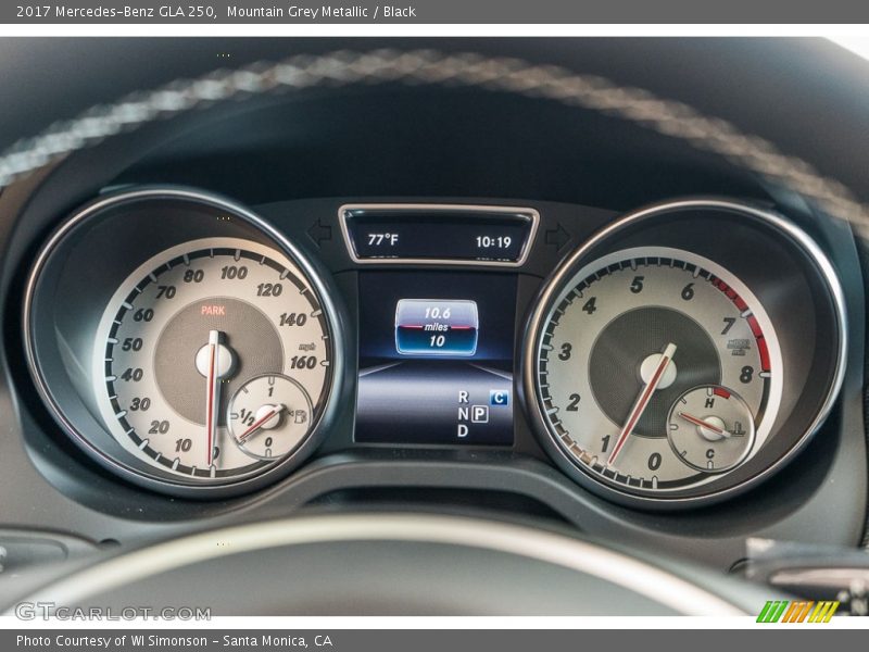 Mountain Grey Metallic / Black 2017 Mercedes-Benz GLA 250