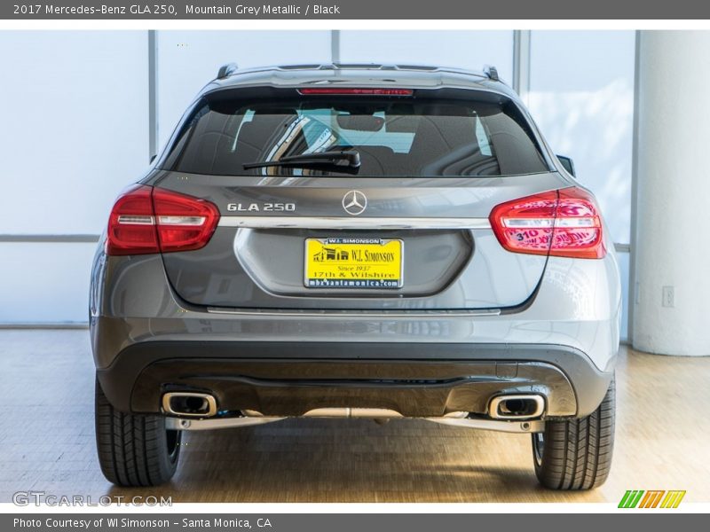 Mountain Grey Metallic / Black 2017 Mercedes-Benz GLA 250