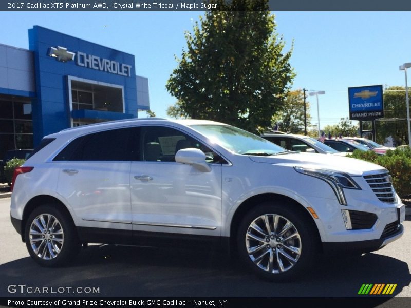 Crystal White Tricoat / Maple Sugar 2017 Cadillac XT5 Platinum AWD