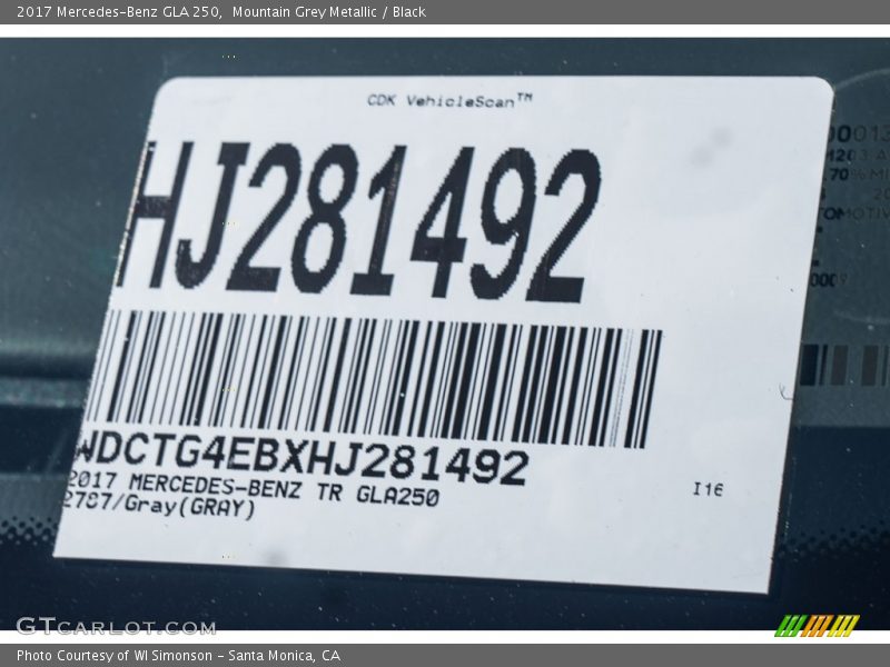 Mountain Grey Metallic / Black 2017 Mercedes-Benz GLA 250