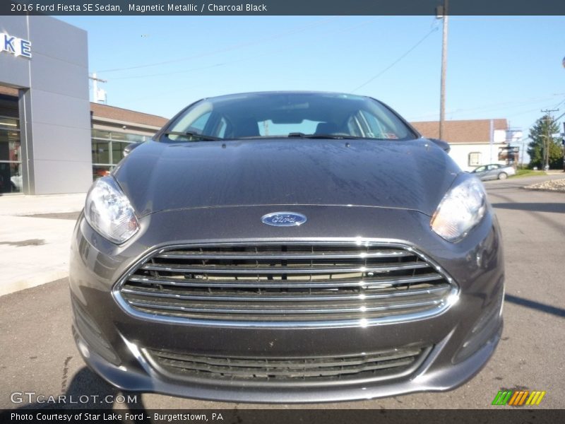 Magnetic Metallic / Charcoal Black 2016 Ford Fiesta SE Sedan