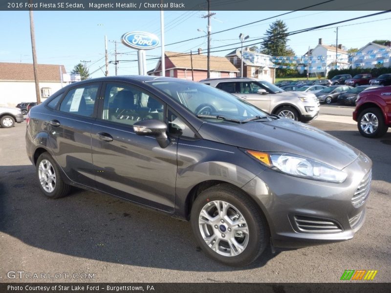 Magnetic Metallic / Charcoal Black 2016 Ford Fiesta SE Sedan