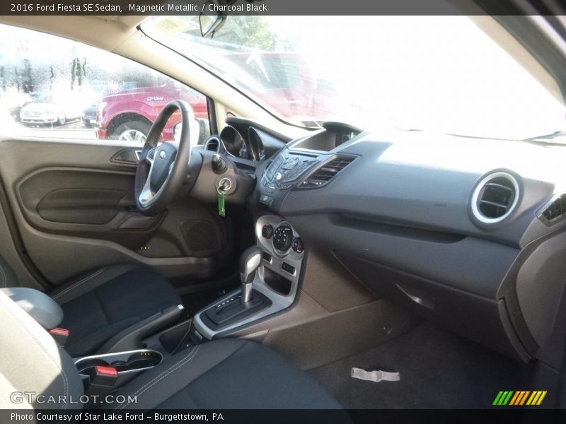 Magnetic Metallic / Charcoal Black 2016 Ford Fiesta SE Sedan