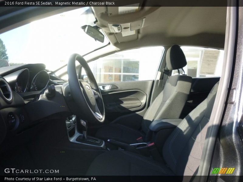 Magnetic Metallic / Charcoal Black 2016 Ford Fiesta SE Sedan