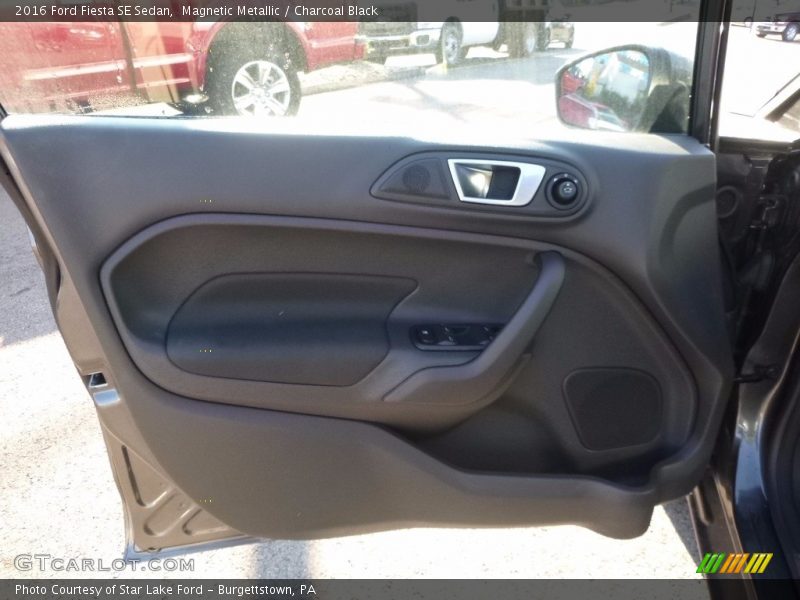 Magnetic Metallic / Charcoal Black 2016 Ford Fiesta SE Sedan