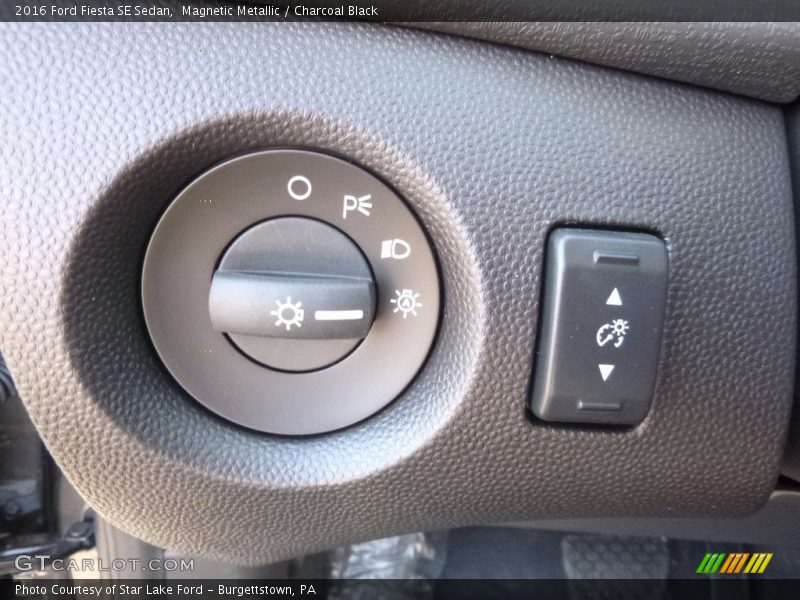 Magnetic Metallic / Charcoal Black 2016 Ford Fiesta SE Sedan
