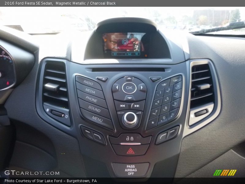 Magnetic Metallic / Charcoal Black 2016 Ford Fiesta SE Sedan