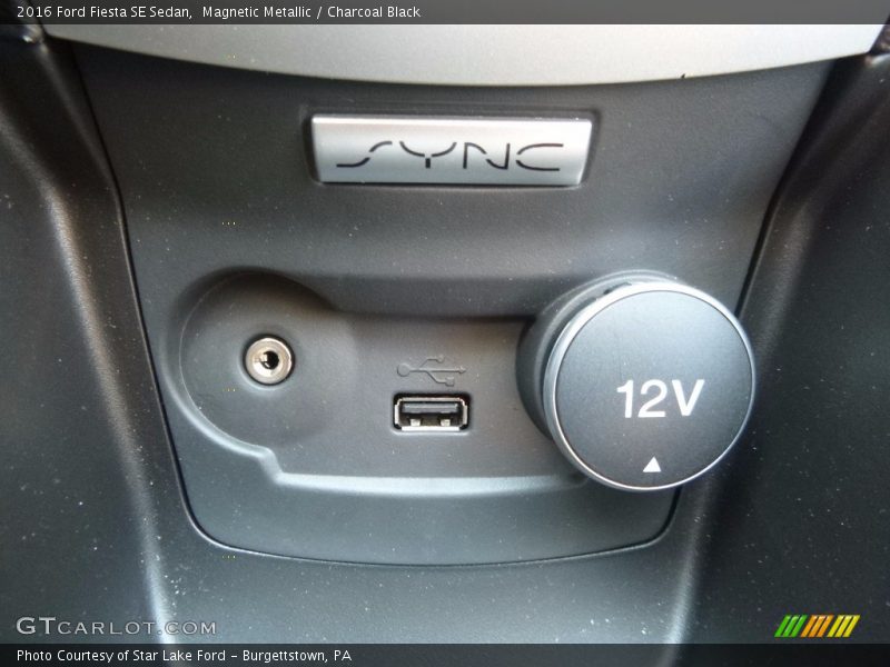 Magnetic Metallic / Charcoal Black 2016 Ford Fiesta SE Sedan