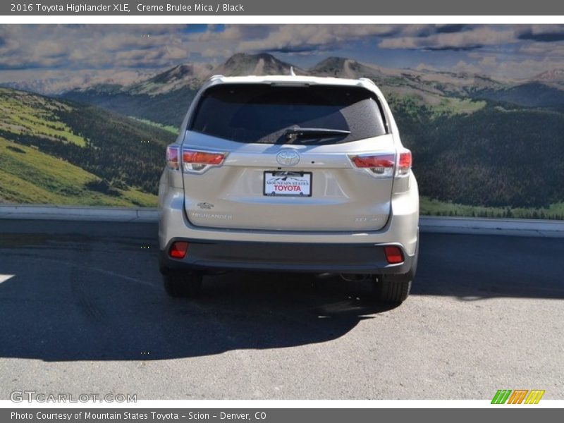 Creme Brulee Mica / Black 2016 Toyota Highlander XLE