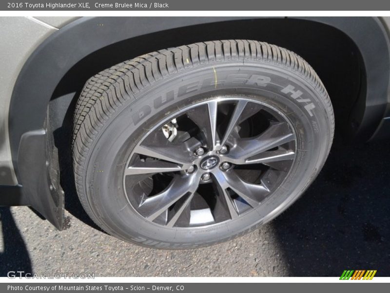 Creme Brulee Mica / Black 2016 Toyota Highlander XLE