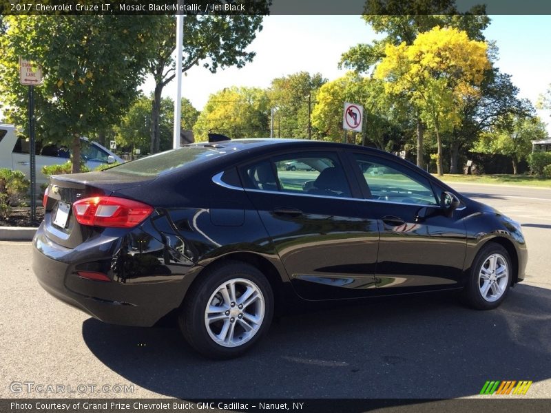 Mosaic Black Metallic / Jet Black 2017 Chevrolet Cruze LT
