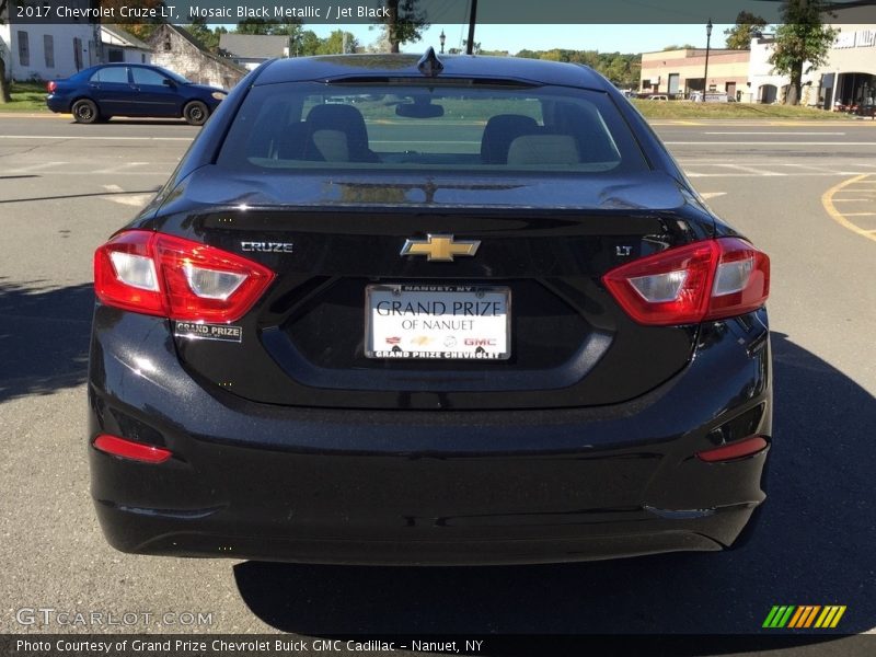 Mosaic Black Metallic / Jet Black 2017 Chevrolet Cruze LT