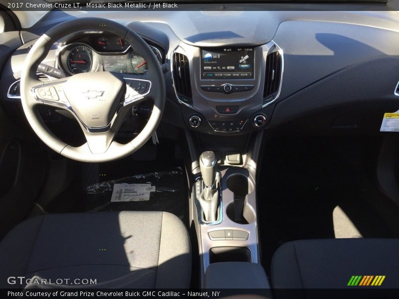 Mosaic Black Metallic / Jet Black 2017 Chevrolet Cruze LT