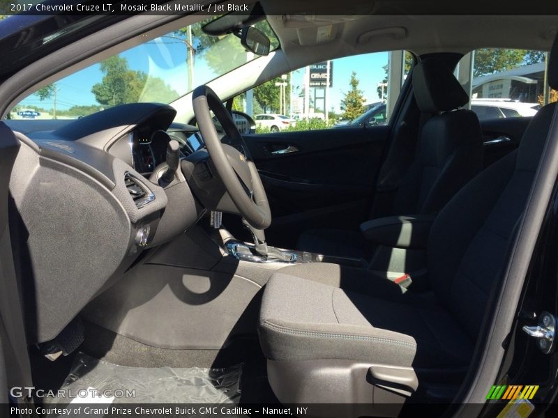Mosaic Black Metallic / Jet Black 2017 Chevrolet Cruze LT
