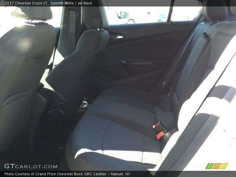 Summit White / Jet Black 2017 Chevrolet Cruze LT