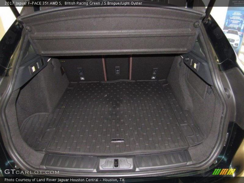  2017 F-PACE 35t AWD S Trunk