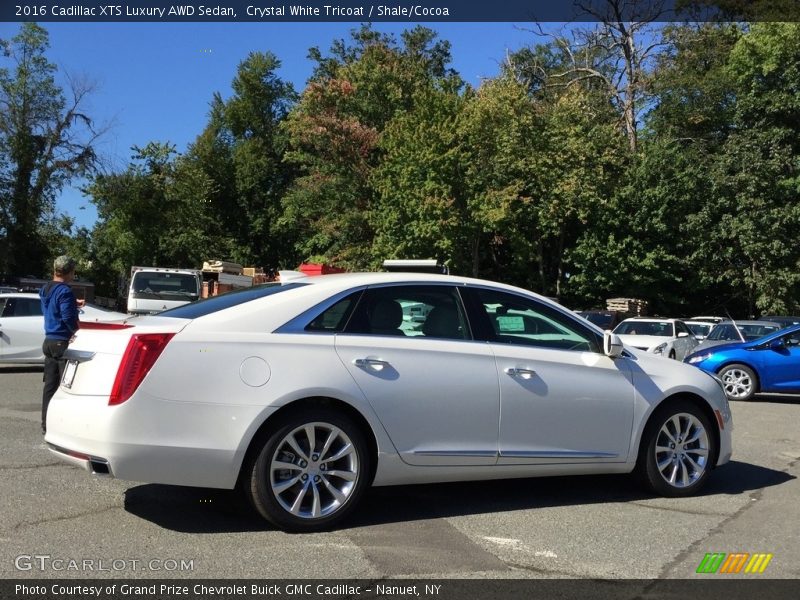 Crystal White Tricoat / Shale/Cocoa 2016 Cadillac XTS Luxury AWD Sedan