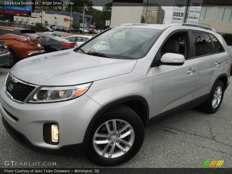 Front 3/4 View of 2014 Sorento LX