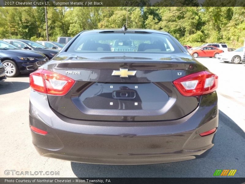 Tungsten Metallic / Jet Black 2017 Chevrolet Cruze LT