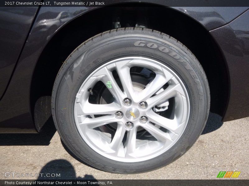 Tungsten Metallic / Jet Black 2017 Chevrolet Cruze LT