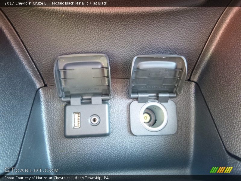 Mosaic Black Metallic / Jet Black 2017 Chevrolet Cruze LT