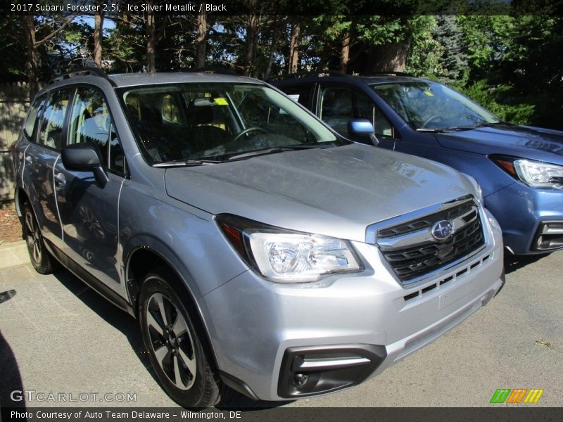 Front 3/4 View of 2017 Forester 2.5i